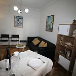 Com Patio Apartment *