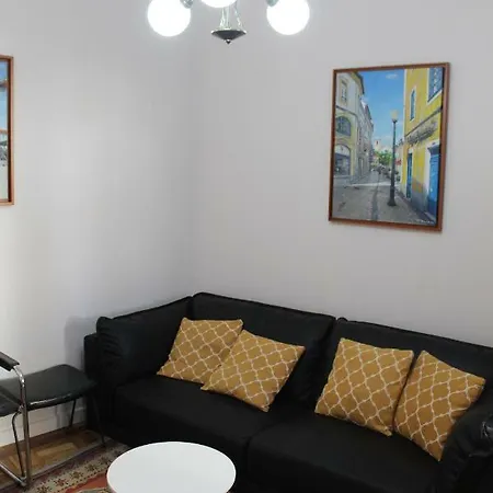 Com Patio Apartment