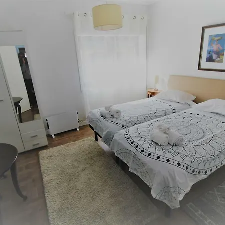 Com Patio Apartment